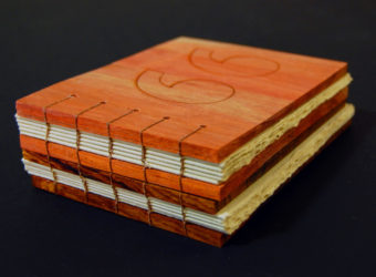 Мастер-класс по переплётному делу - Коптский переплёт с деревянными сторонками обложки (Фото: Flickr/andymangold CC BY)